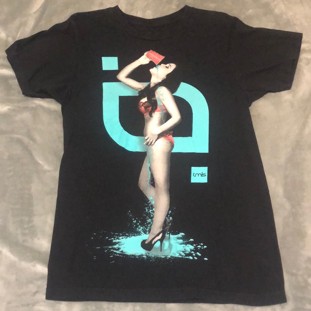 Too Many Loose Strings tee